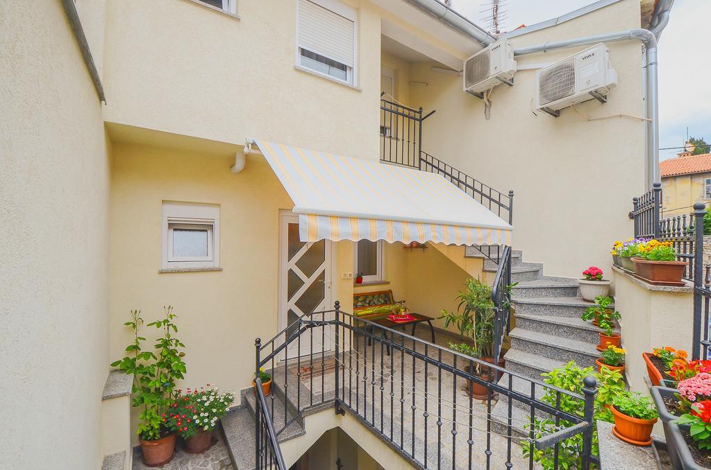 E&E Apartment Arena With Free Private Parking 普拉 外观 照片