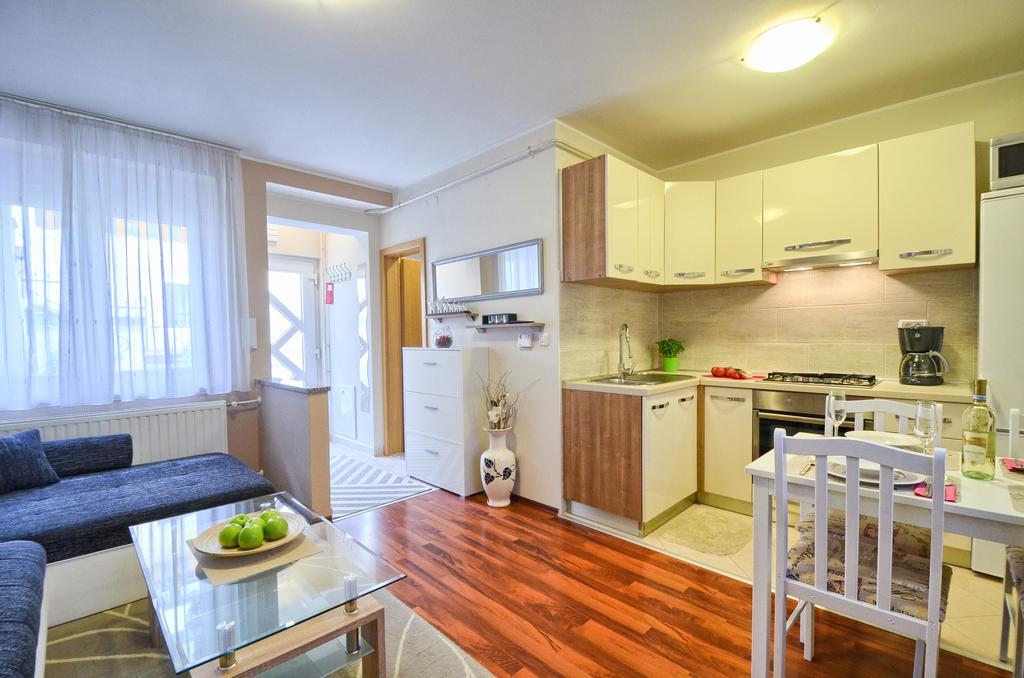 E&E Apartment Arena With Free Private Parking 普拉 外观 照片