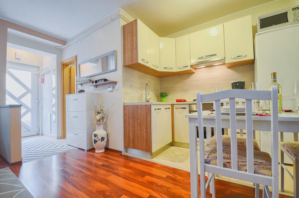 E&E Apartment Arena With Free Private Parking 普拉 外观 照片