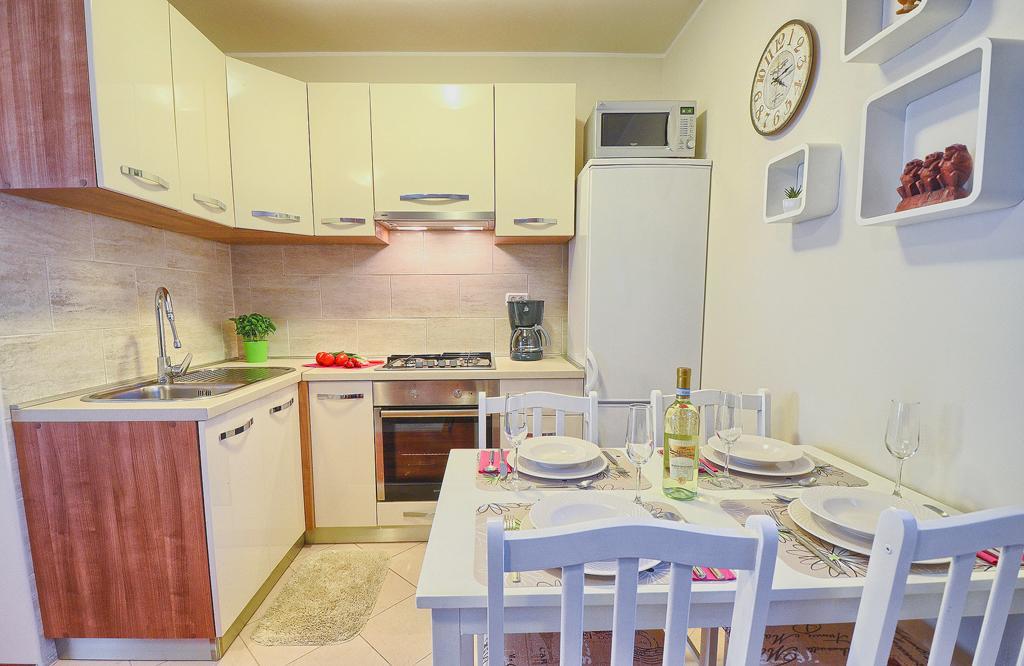 E&E Apartment Arena With Free Private Parking 普拉 外观 照片