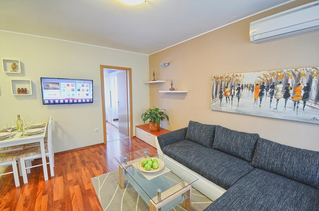 E&E Apartment Arena With Free Private Parking 普拉 外观 照片