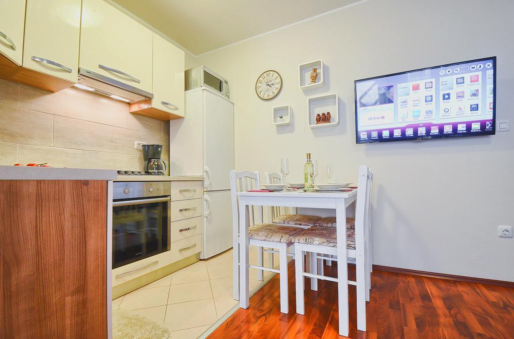 E&E Apartment Arena With Free Private Parking 普拉 外观 照片