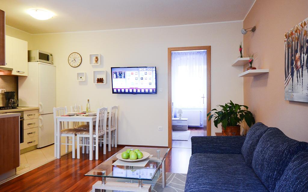 E&E Apartment Arena With Free Private Parking 普拉 外观 照片