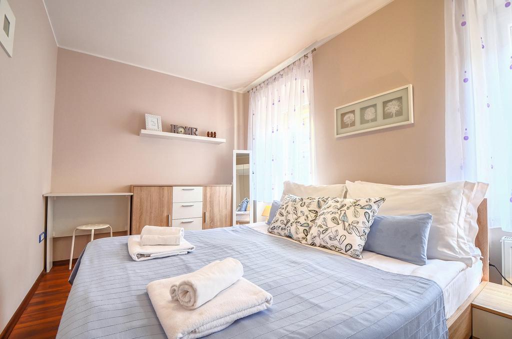 E&E Apartment Arena With Free Private Parking 普拉 外观 照片