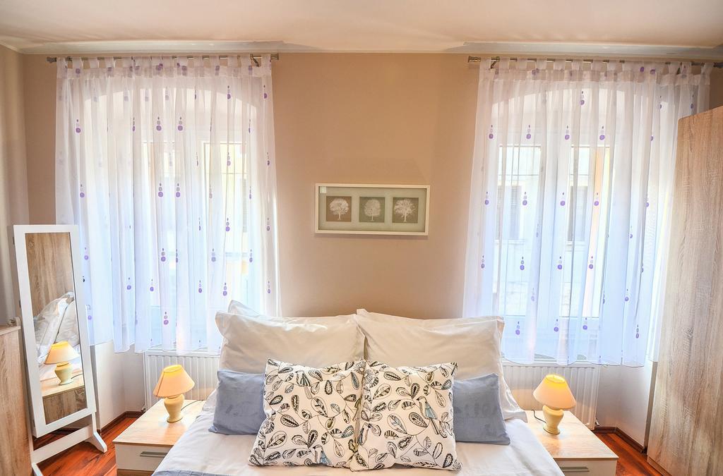 E&E Apartment Arena With Free Private Parking 普拉 外观 照片
