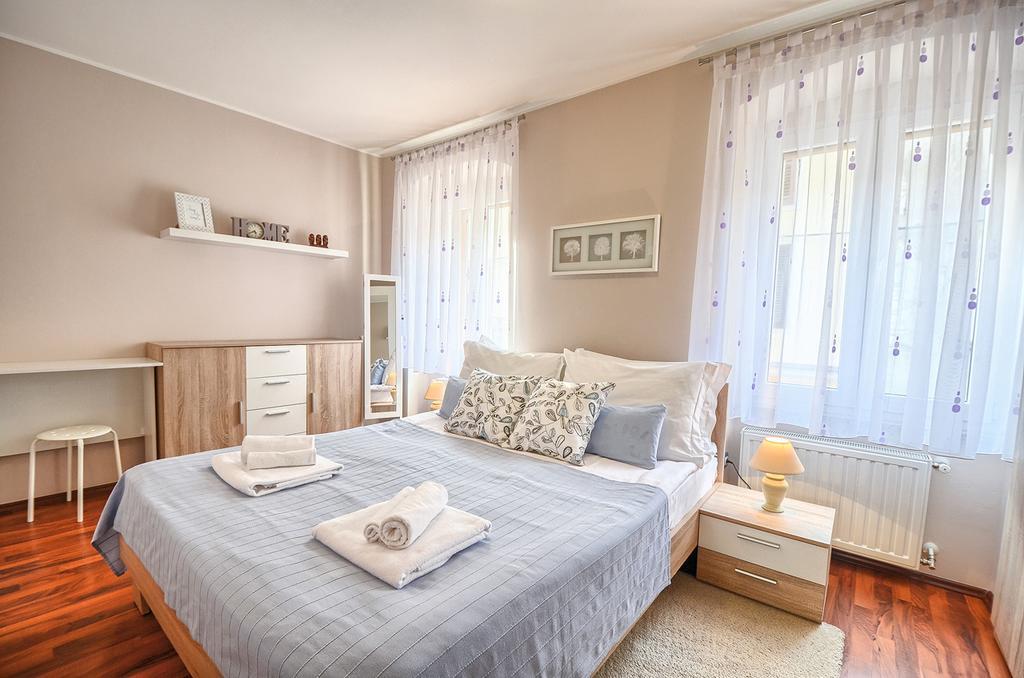 E&E Apartment Arena With Free Private Parking 普拉 外观 照片